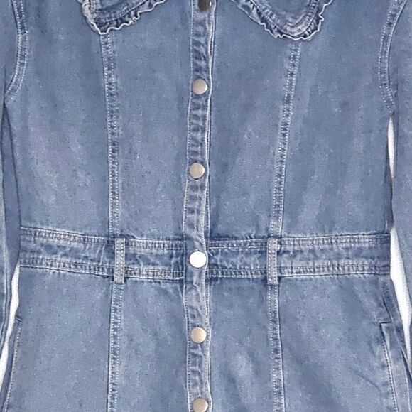 Storia Light Wash Denim Button Front Ruffle Collar Belt Loop Side Pockets Romper - Picture 14 of 14